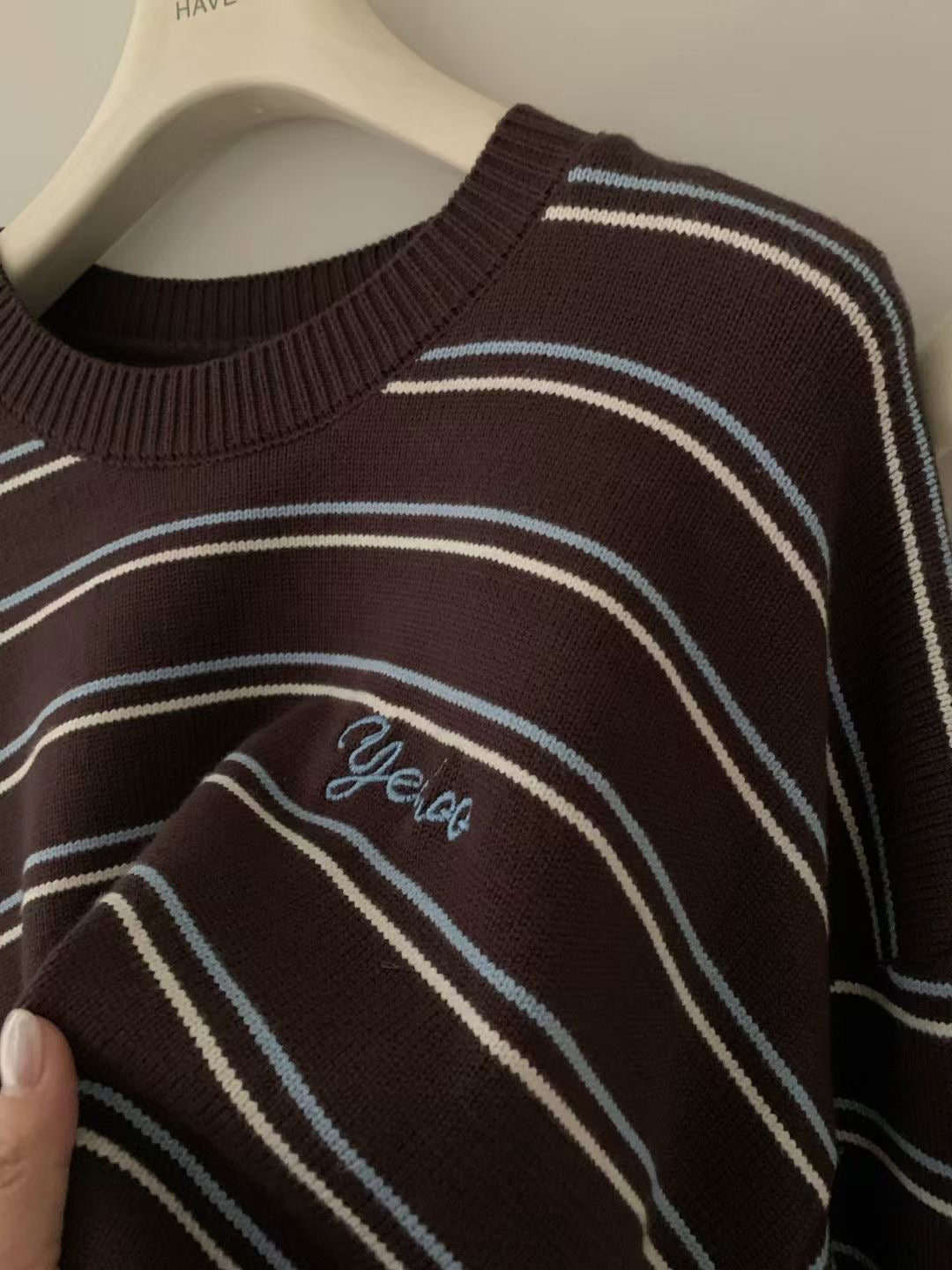 // 復古ootd刺繡字間條NT
