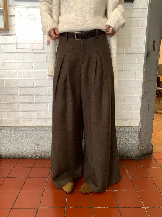 // 壓褶薄毛呢料闊腳西褲(連腰帶)