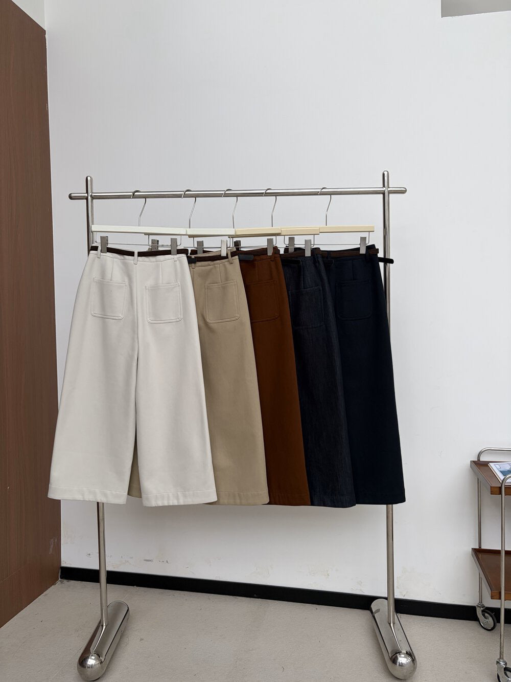 // 極簡BB絨九分直筒褲