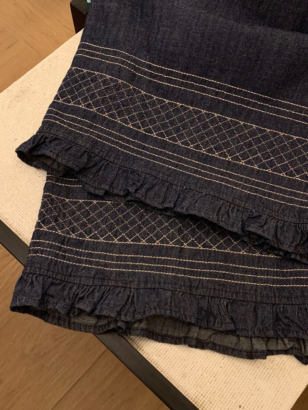 P10 / 超美刺繡木耳邊腳棉麻牛仔布褲