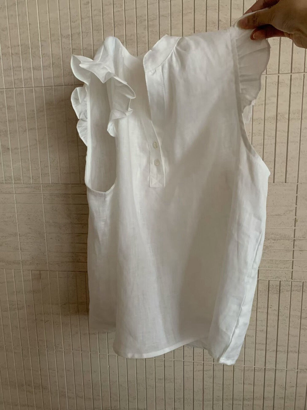 // 麻質飛飛袖小鈕扣背心