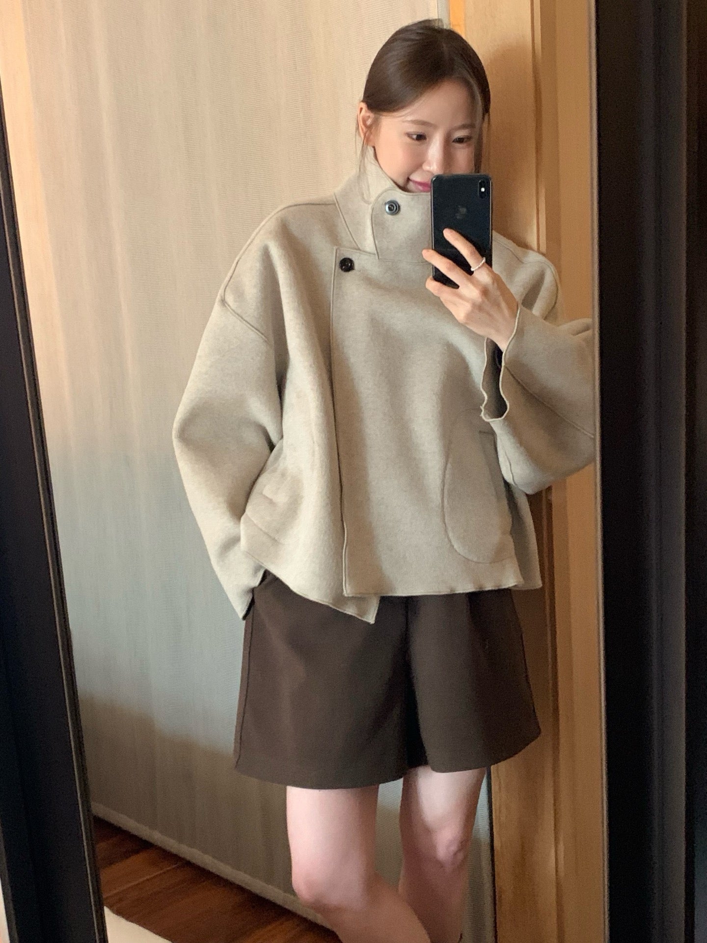 // 挺括感羊毛呢料連腰帶短褲