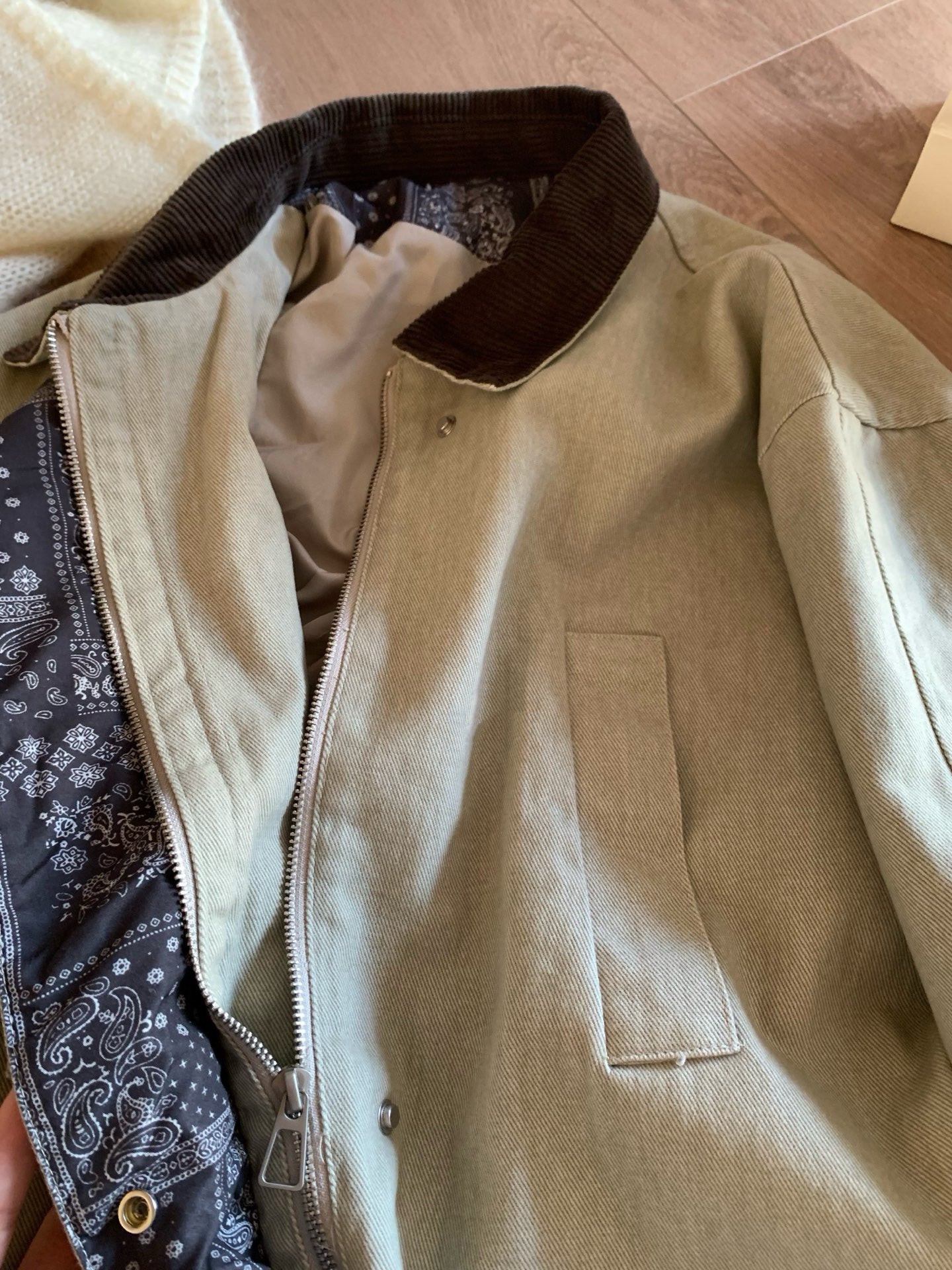 // 中古感拼花紋麂皮領工裝外套