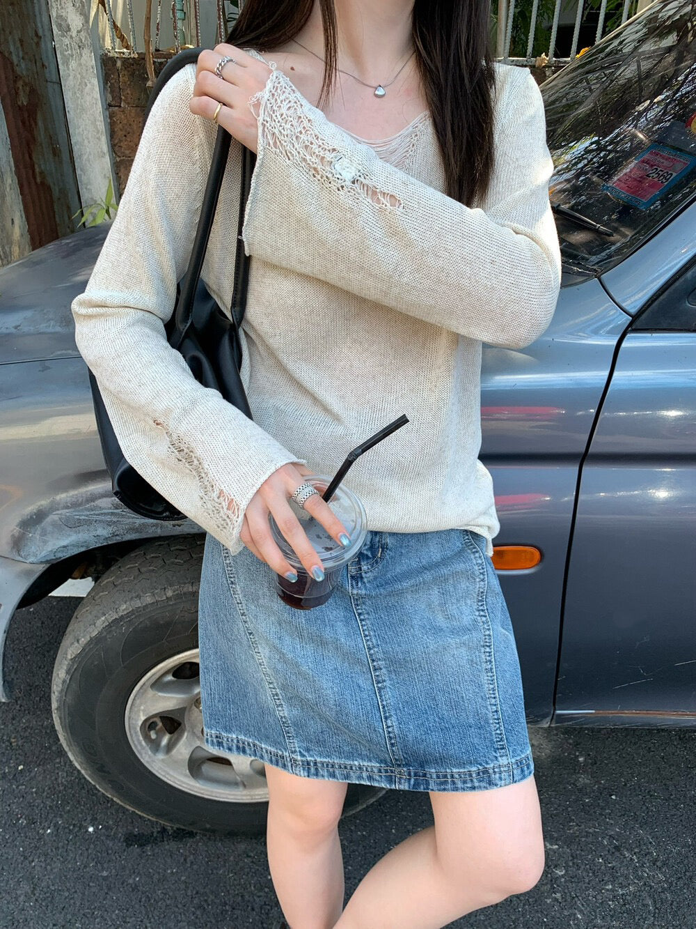 // 慵懶感V領微喇叭袖針織上衣