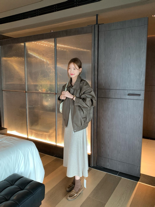 // 經典啞光翻領彷皮外套