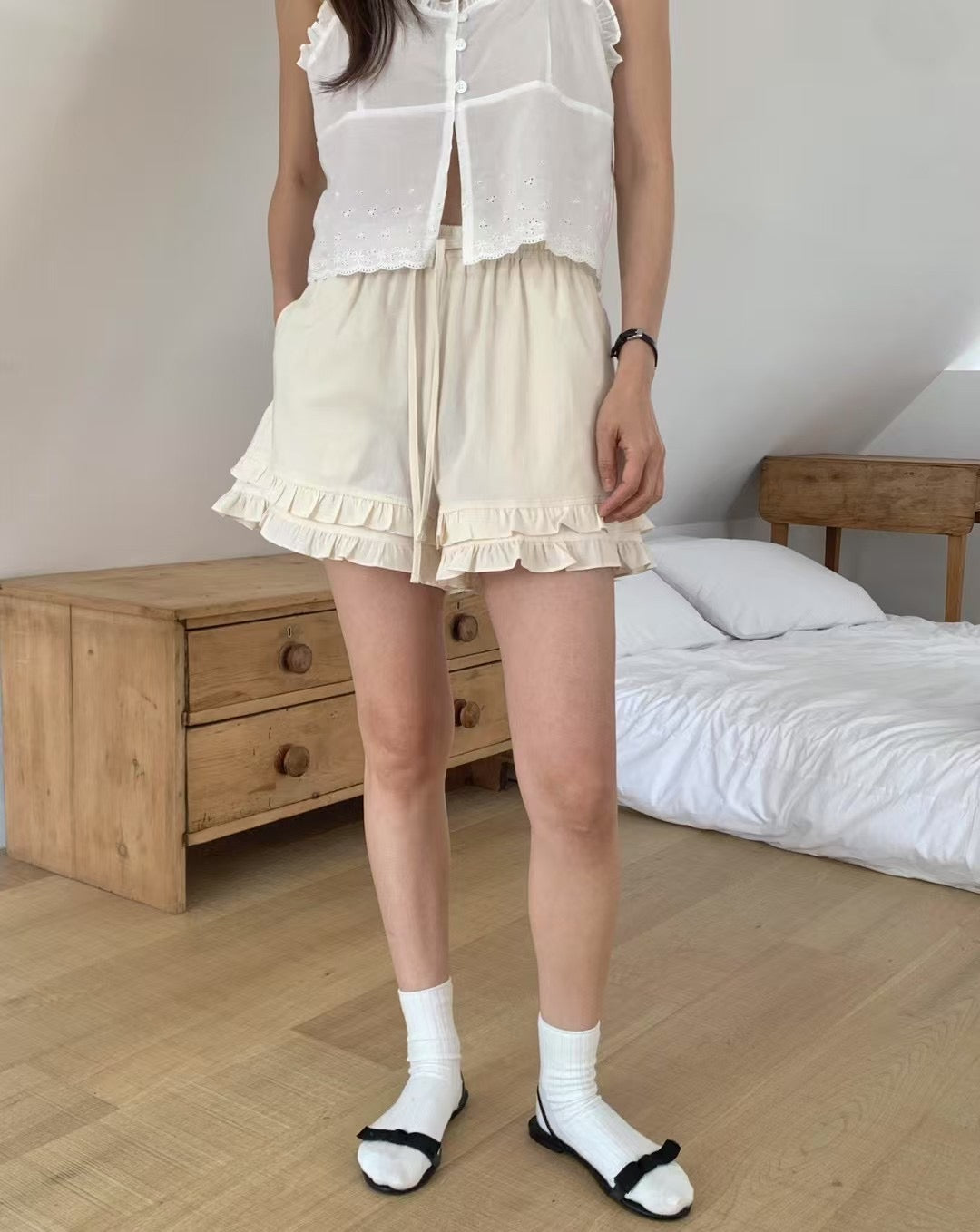 // 可愛感荷葉花邊短褲