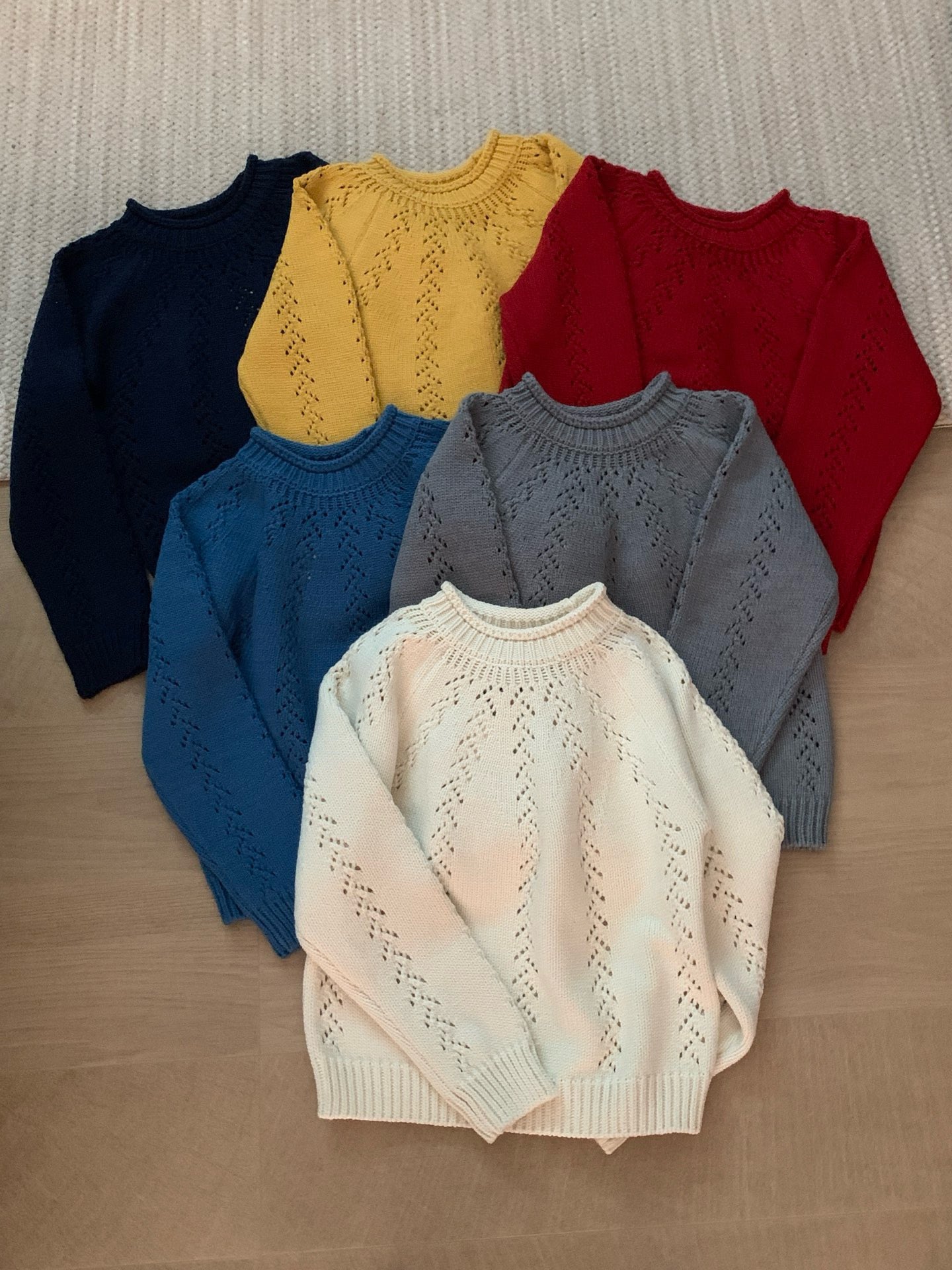 (部分現貨) // 15%wool鏤空鈎花半領卷邊毛衣