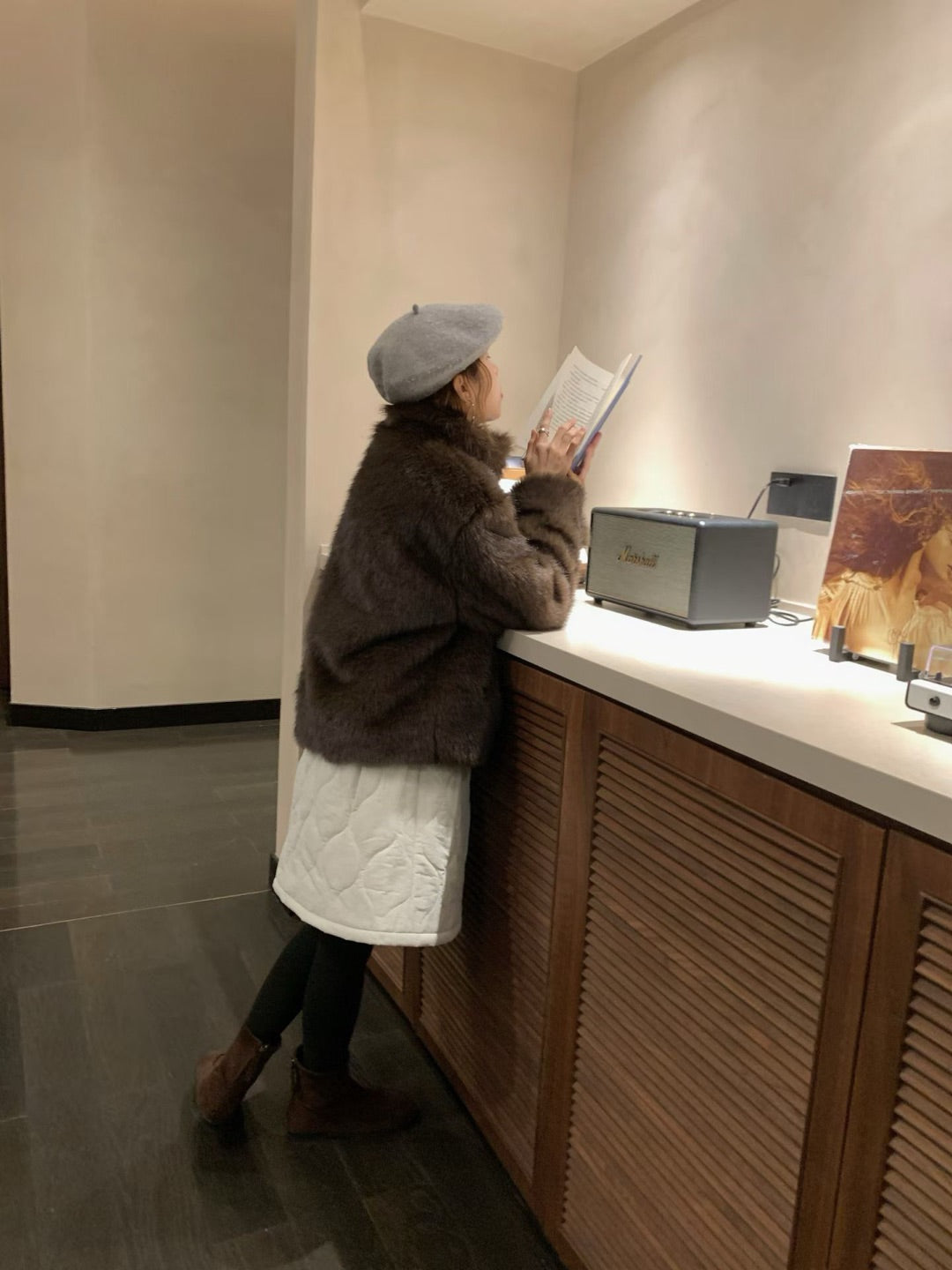 // 高級感毛毛拉鍊外套