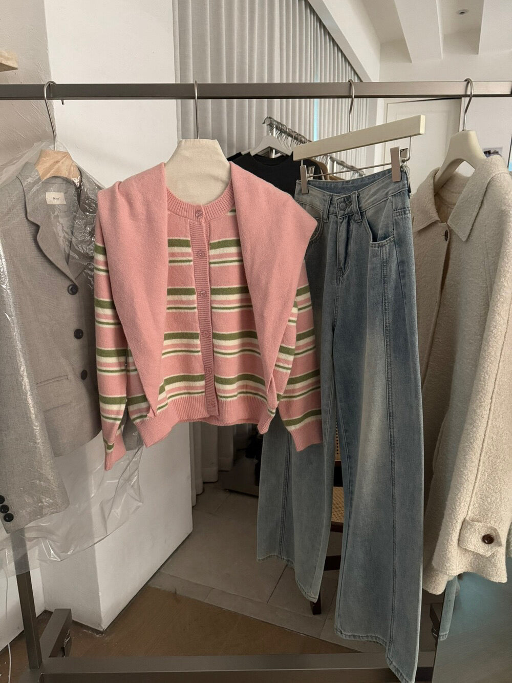 // 連披肩圓領拼間軟糯開胸CD