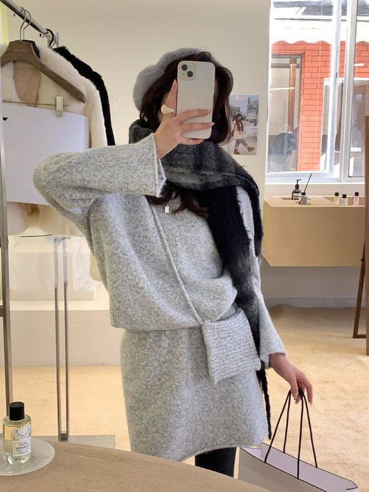 // 超舒服軟糯毛衣+短裙+袋仔三件套