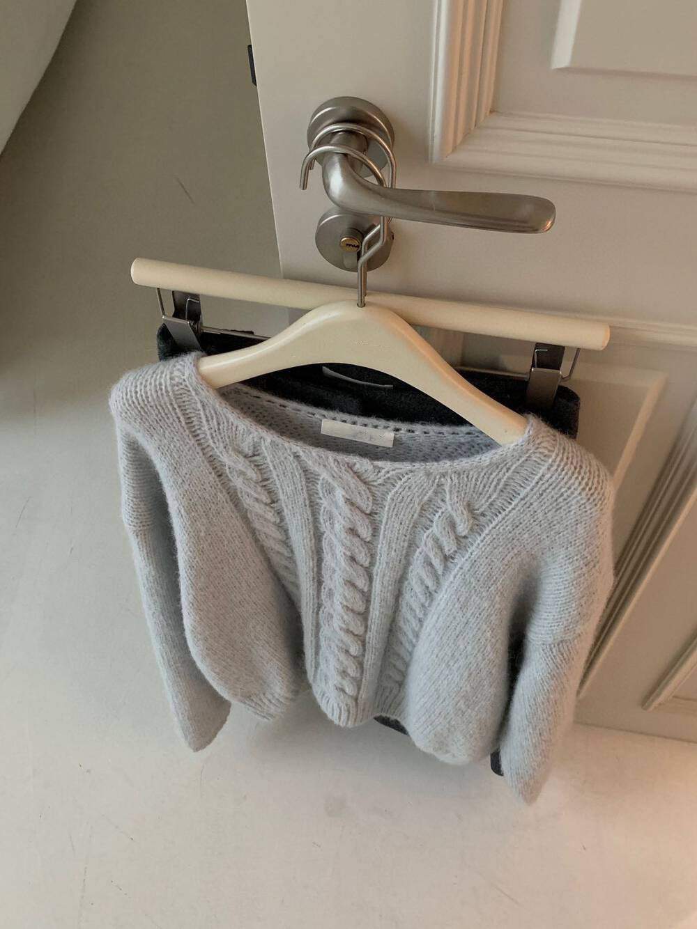 // 15%羊毛扭紋麻花寬鬆款毛衣