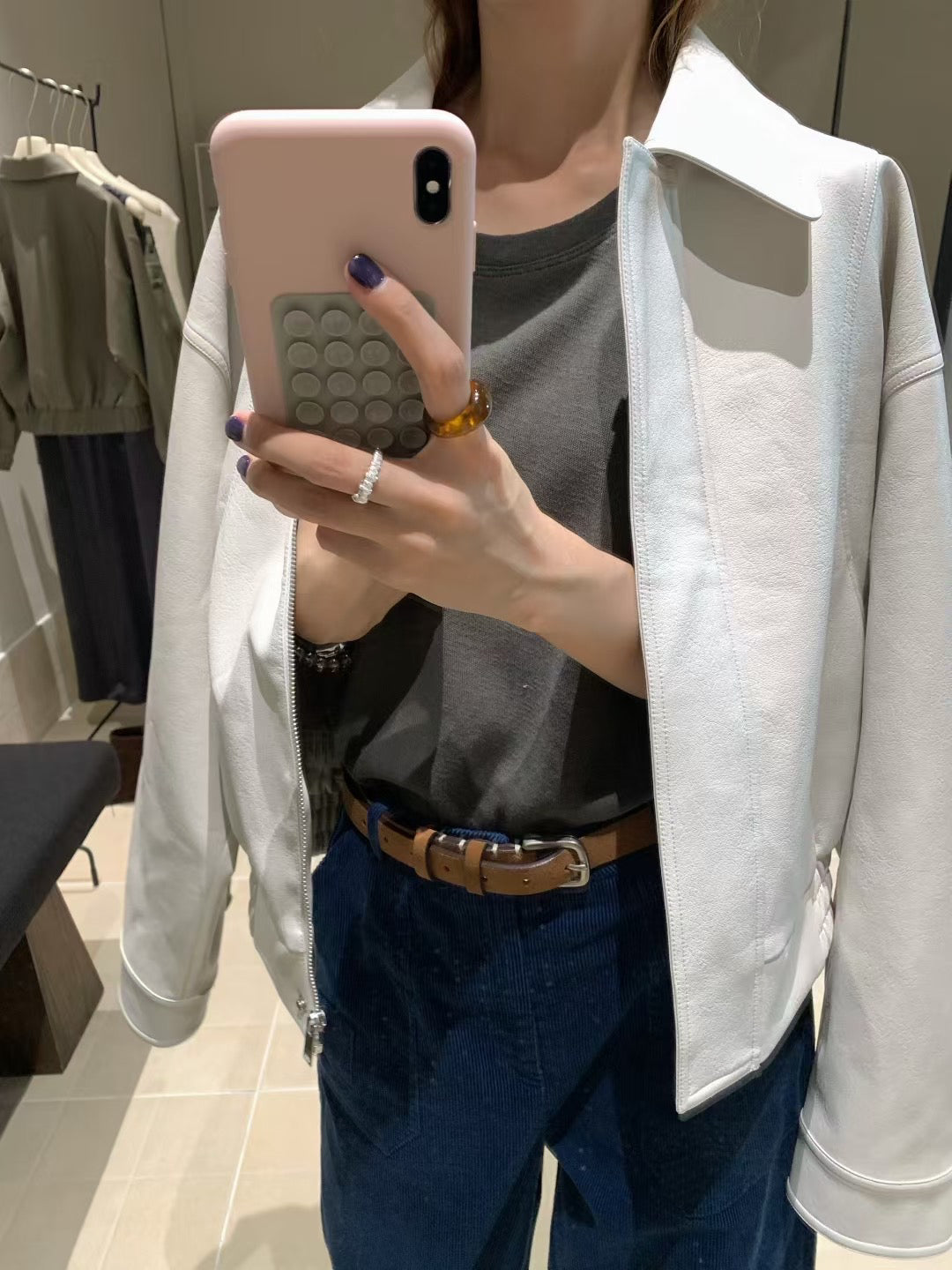 // 必入後貼標麻質秋冬色系TEE