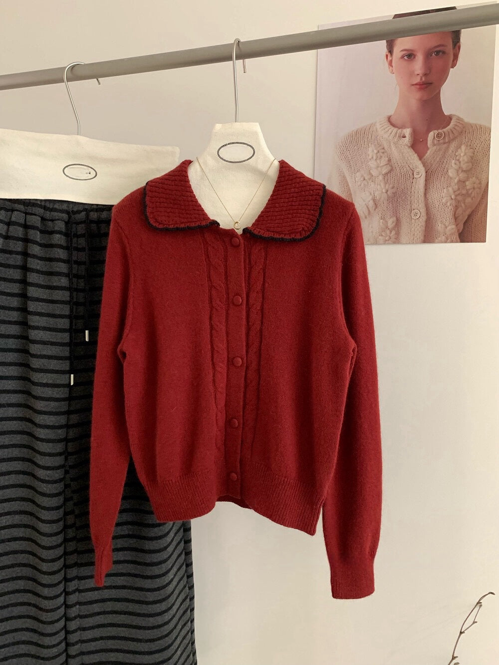 // 10%兔絨撞色花邊領拼麻花紋NT