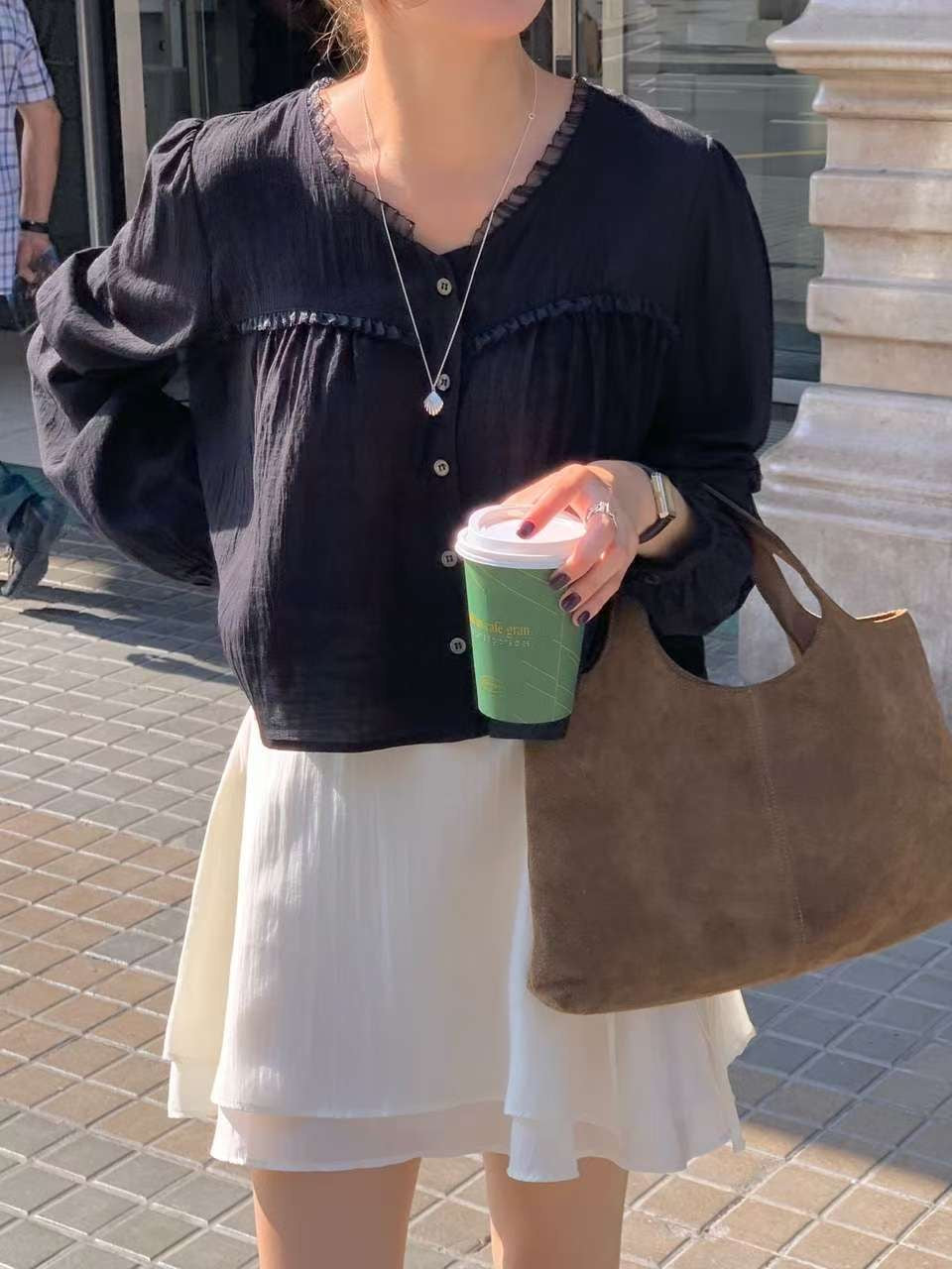 // 微微光感lace邊排扣微傘型BL