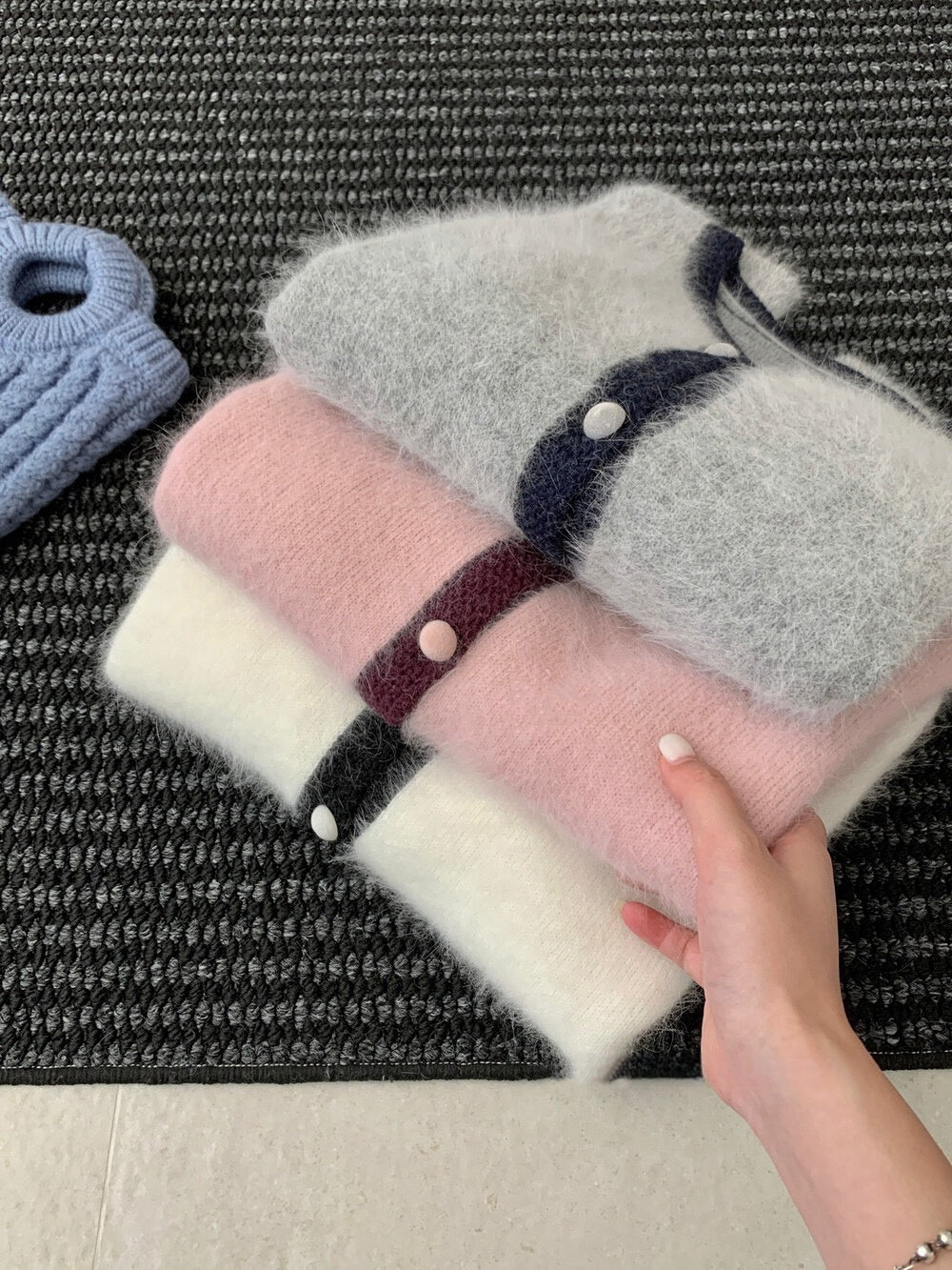 // 高質raccoon超soft毛茸感撞色邊CR