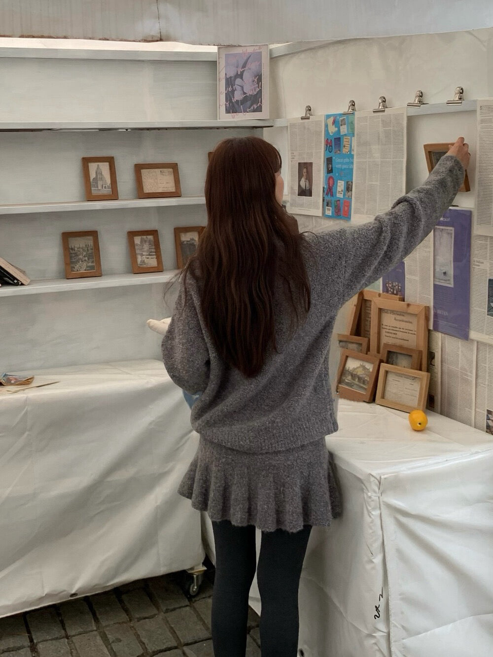 // 慵懶感V領毛衣+荷葉腳短裙套裝