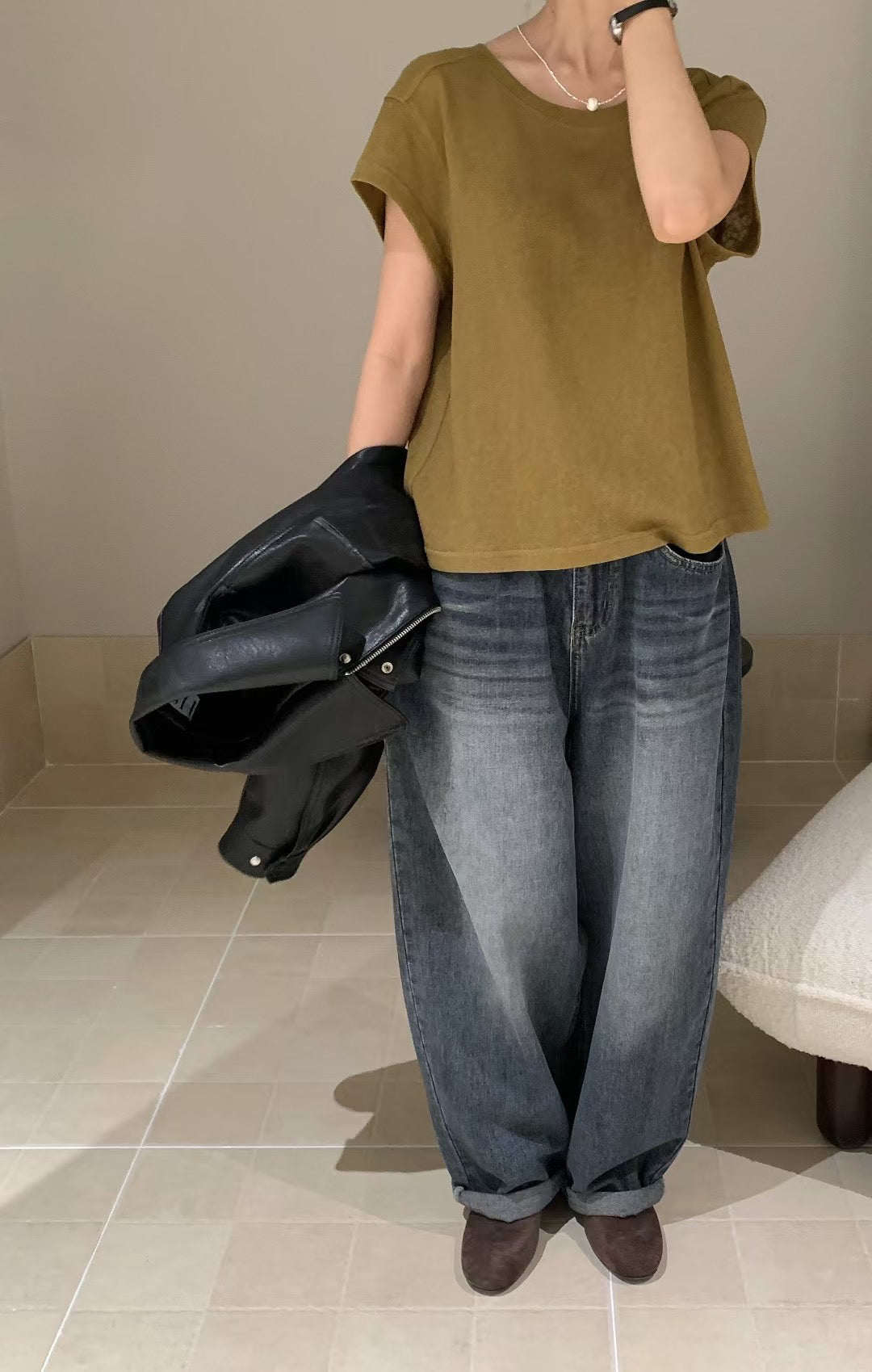 // 必入後貼標麻質秋冬色系TEE
