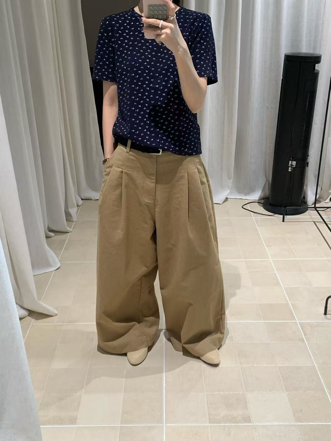 // 超親膚絨感小碎花TEE