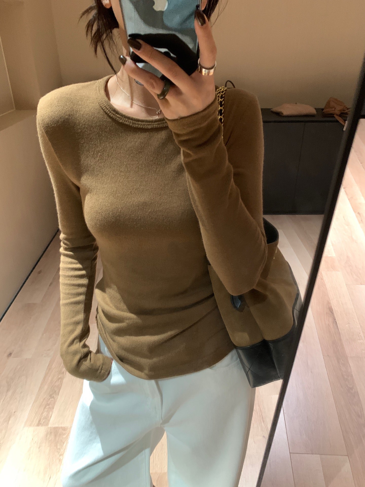 // 巨顯瘦彈性親膚上衣