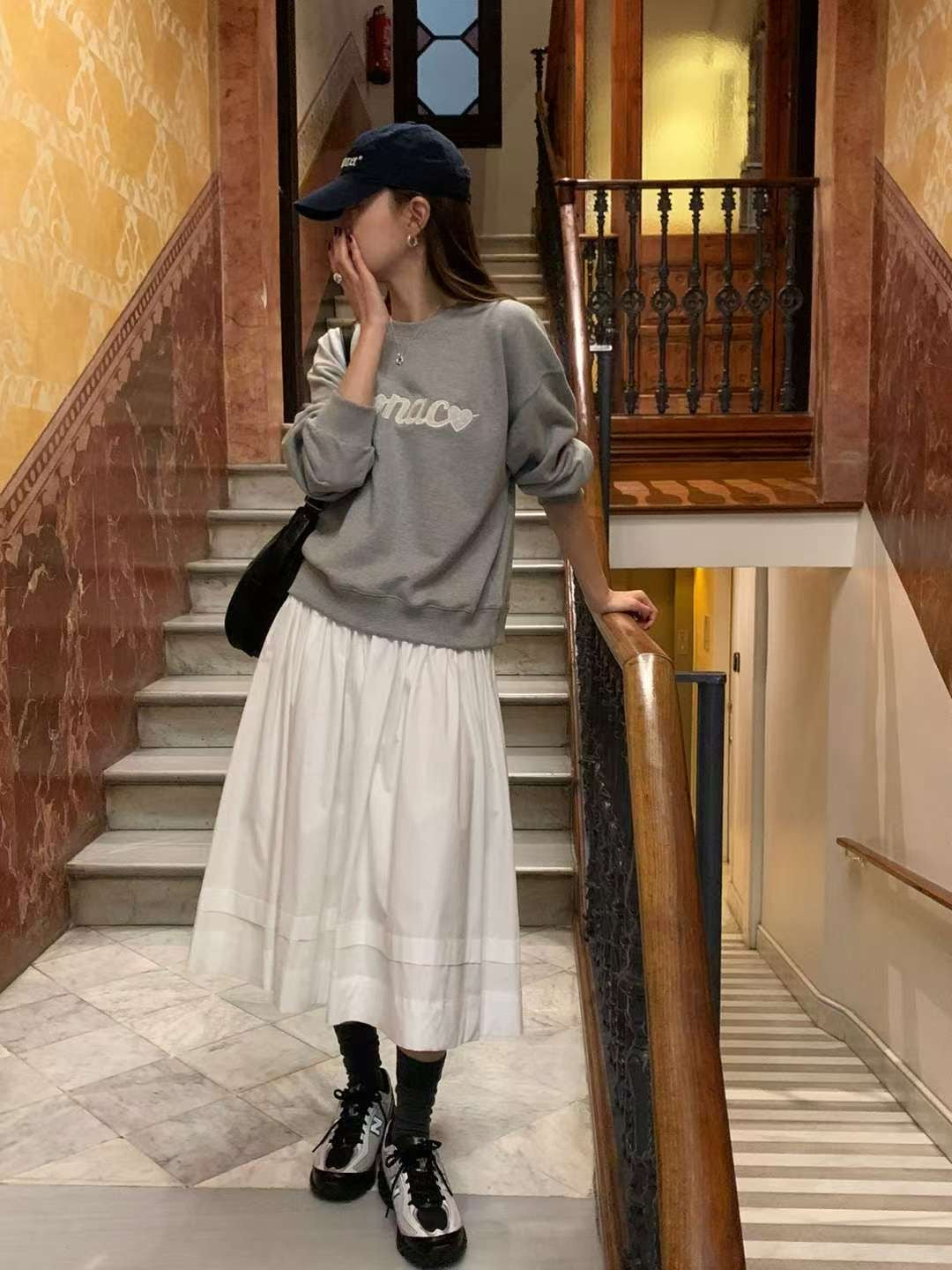 // 立體拼lace布字母衛衣