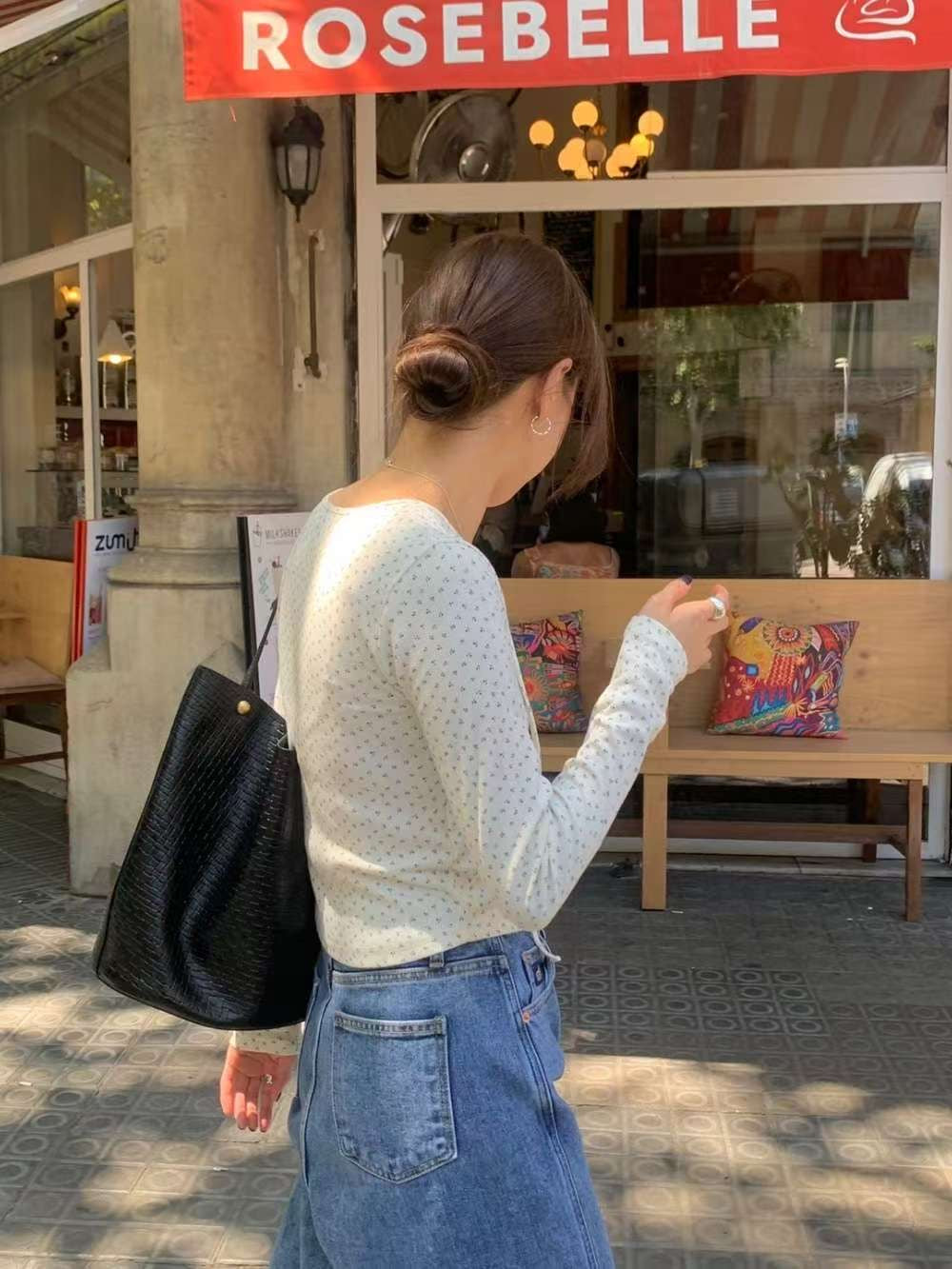 // 小V領綁繩彈性親膚TEE