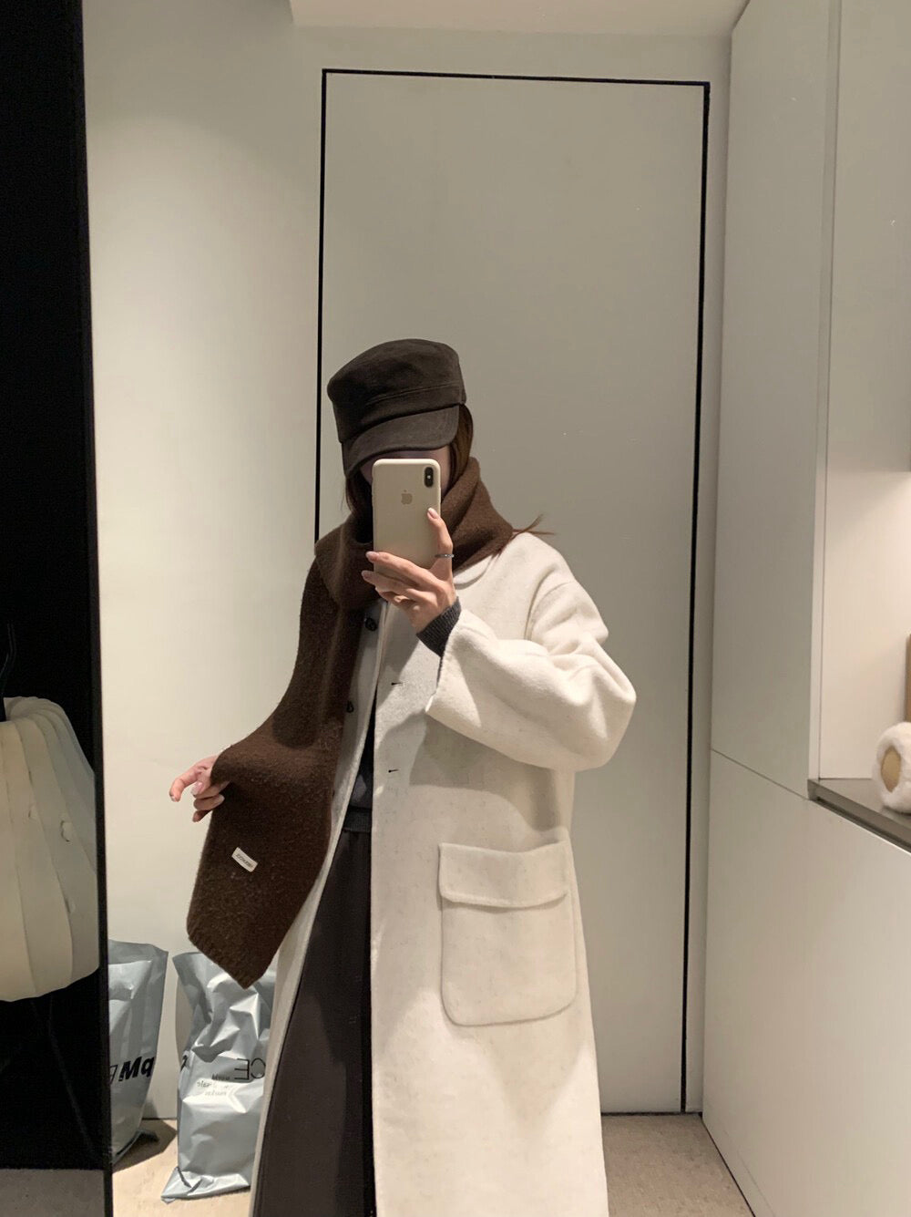 // 100%羊毛圓翻領三粒鈕扣長款手工外套