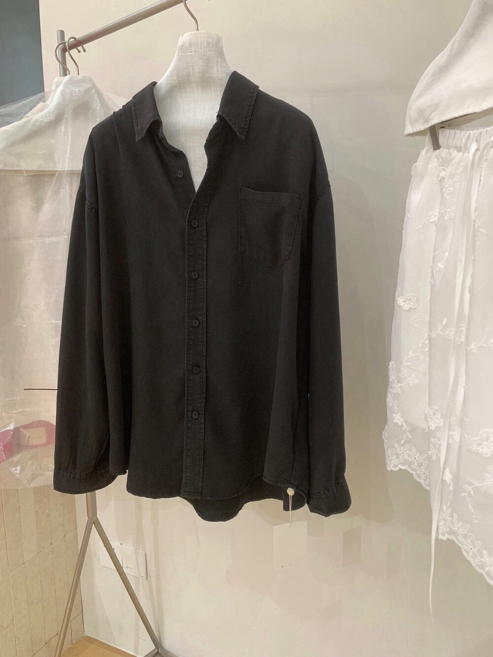 // 復古感天絲棉黑灰牛仔恤衫