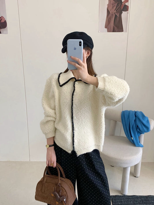 // 撞色包邊毛茸感翻領CD