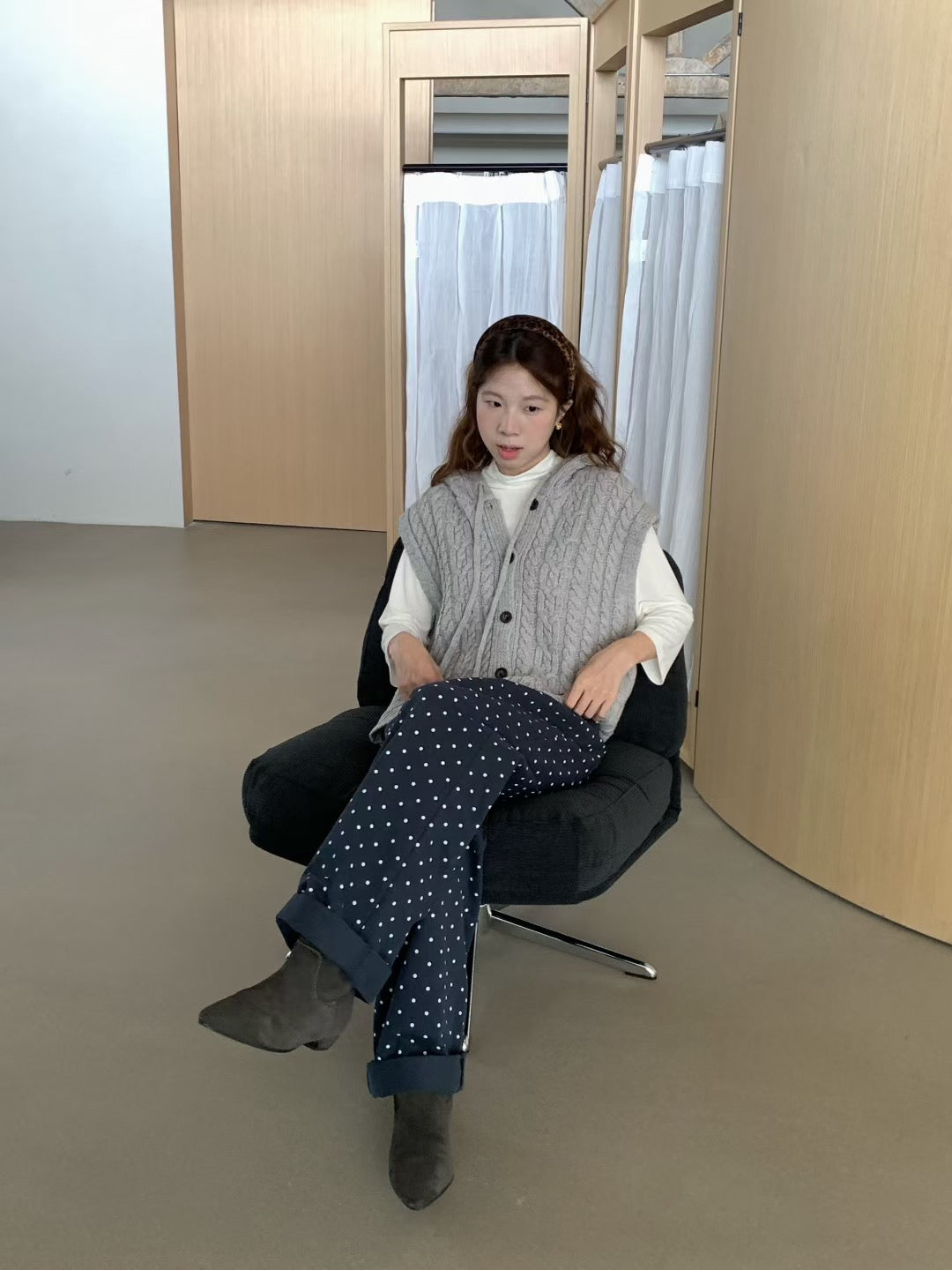 // 粗針質感連帽開胸背心
