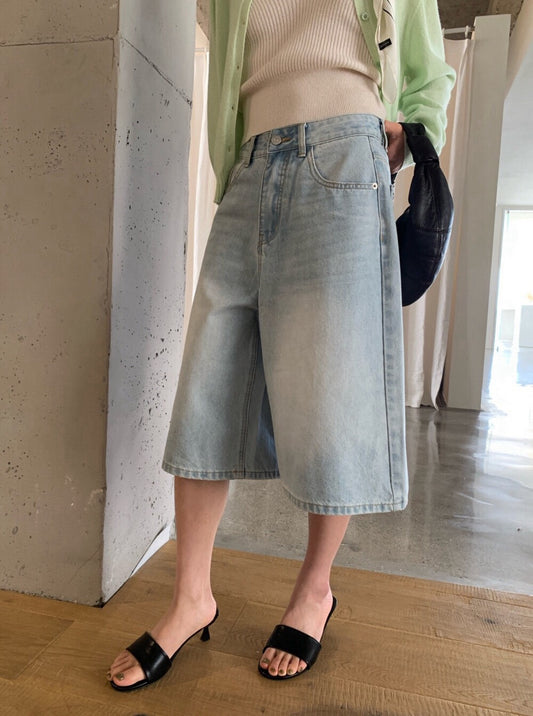 // 帥氣淺洗水五分牛仔褲