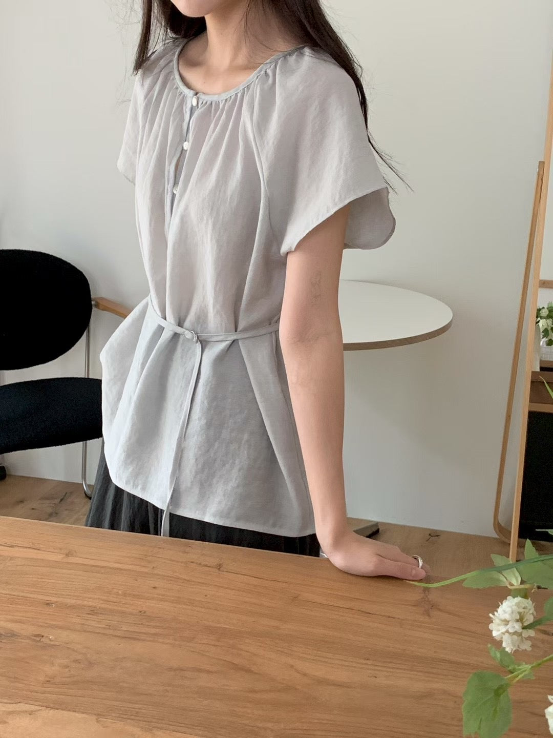 // silky質感鈕扣圓領飛飛袖BL