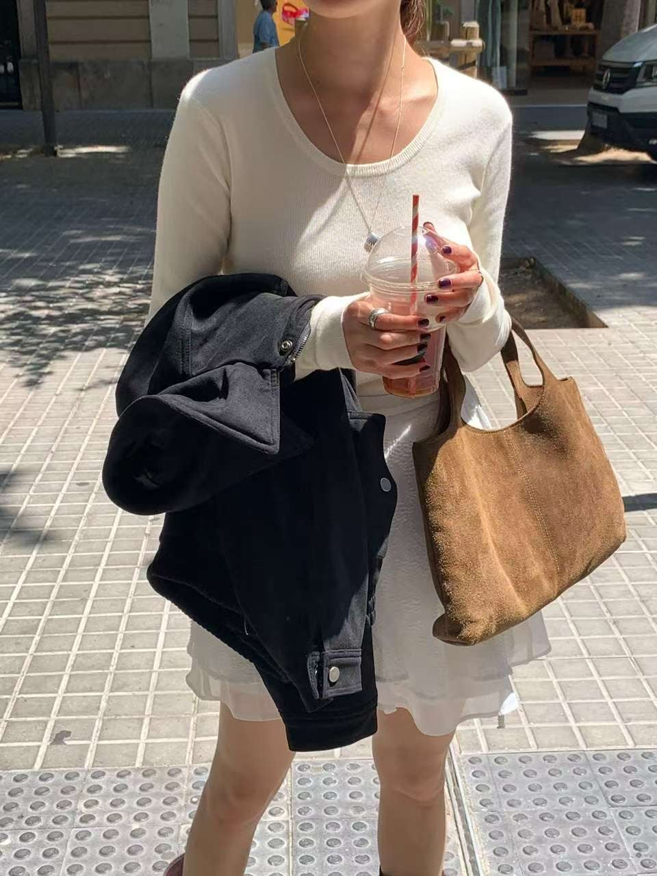 // 基本款圓領薄針織上衣
