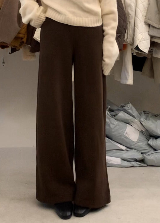 // 親膚牛奶感絨感羊毛褲