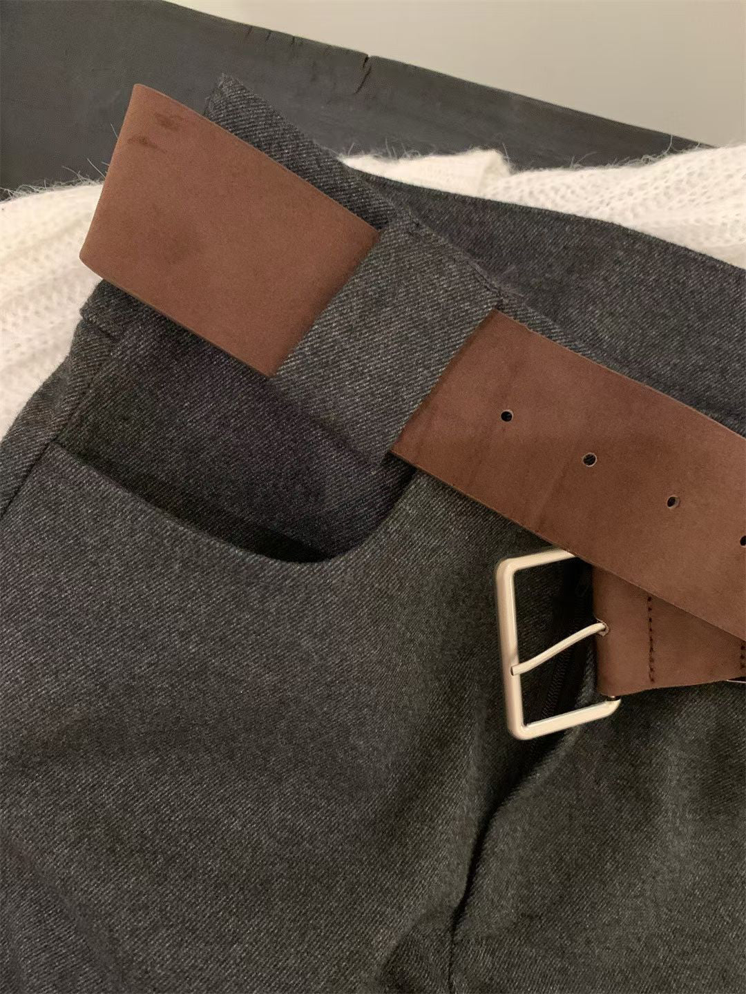 // 褲型完美連腰帶薄呢料褲