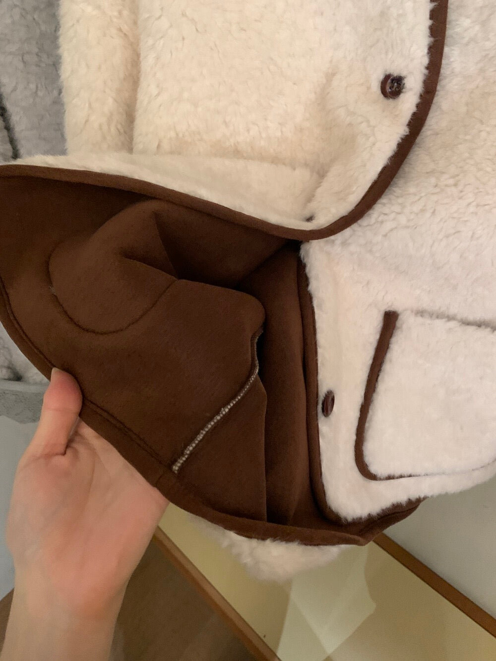 // 袖口翻邊拼lace包邊毛毛外套