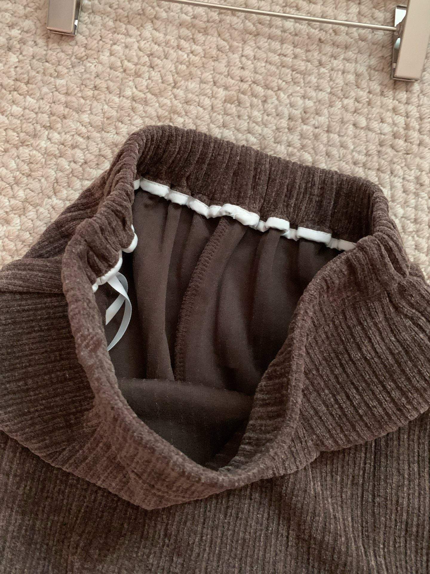 // 復古簡約直紋燈芯絨後開叉中裙