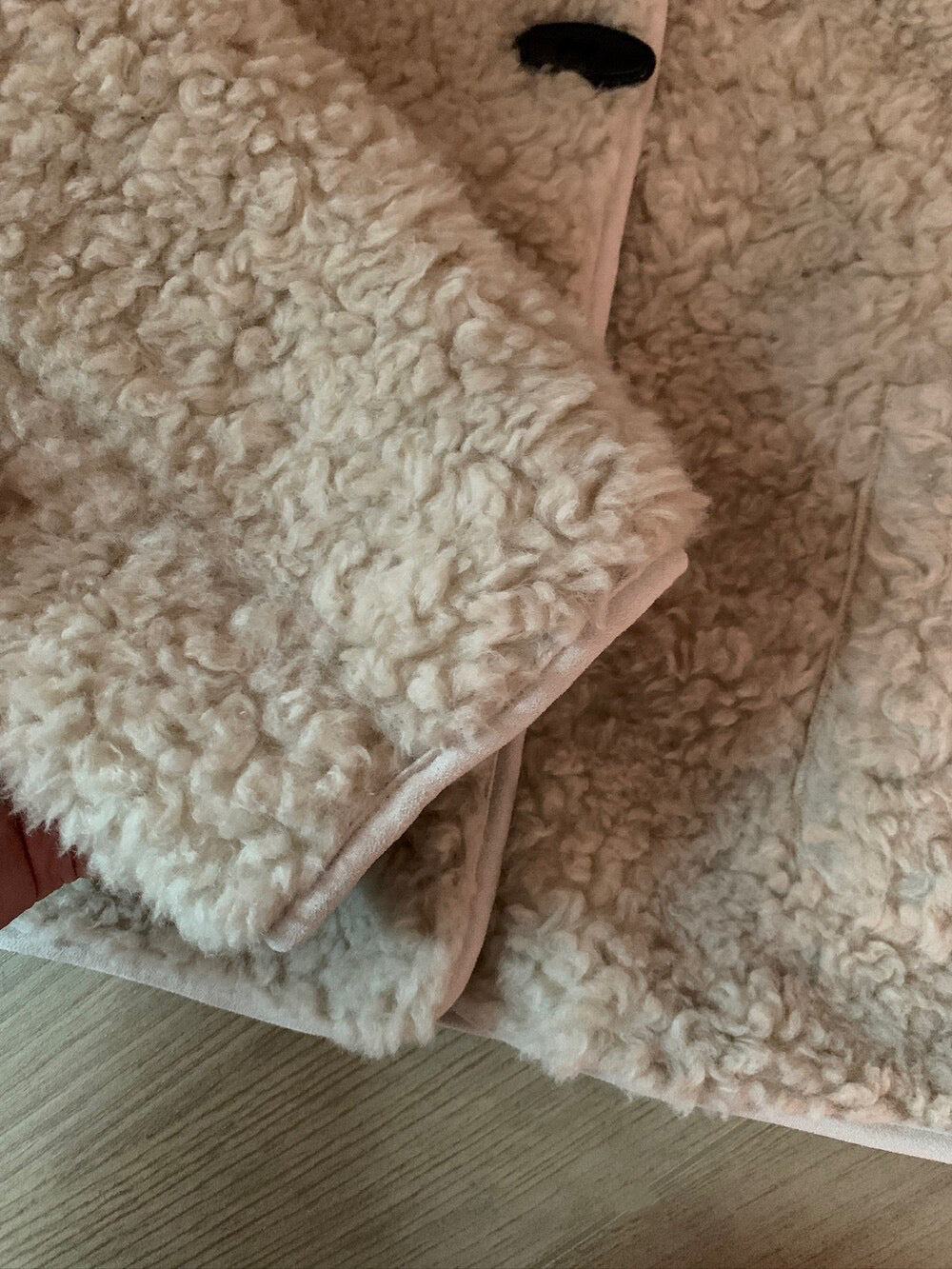 // 可愛風牛角鈕皮毛一體羊羔毛外套