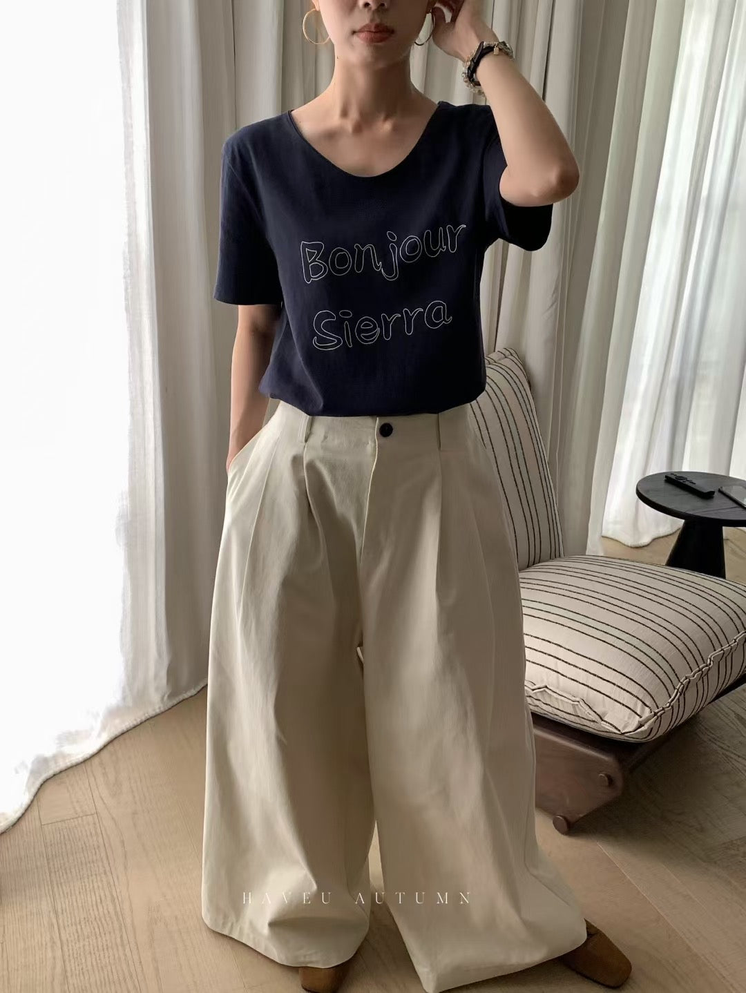 // 簡約設計車線字母TEE