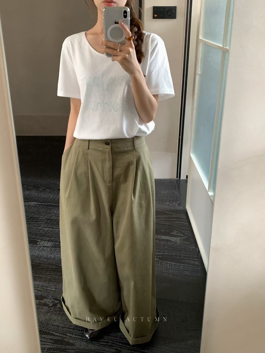 // 簡約設計車線字母TEE