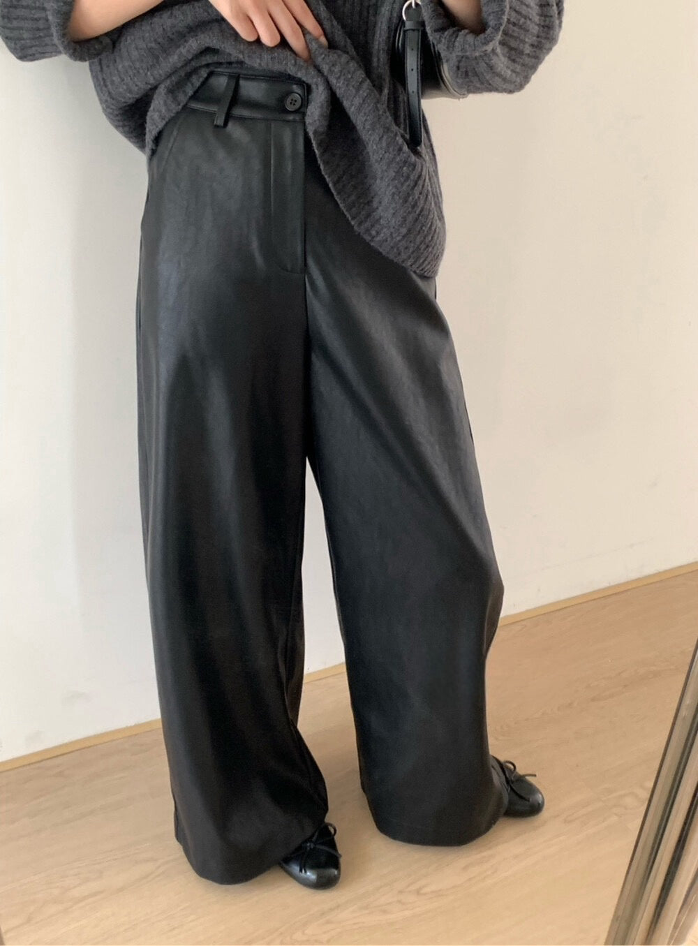 // 造型感絨底直腳皮褲