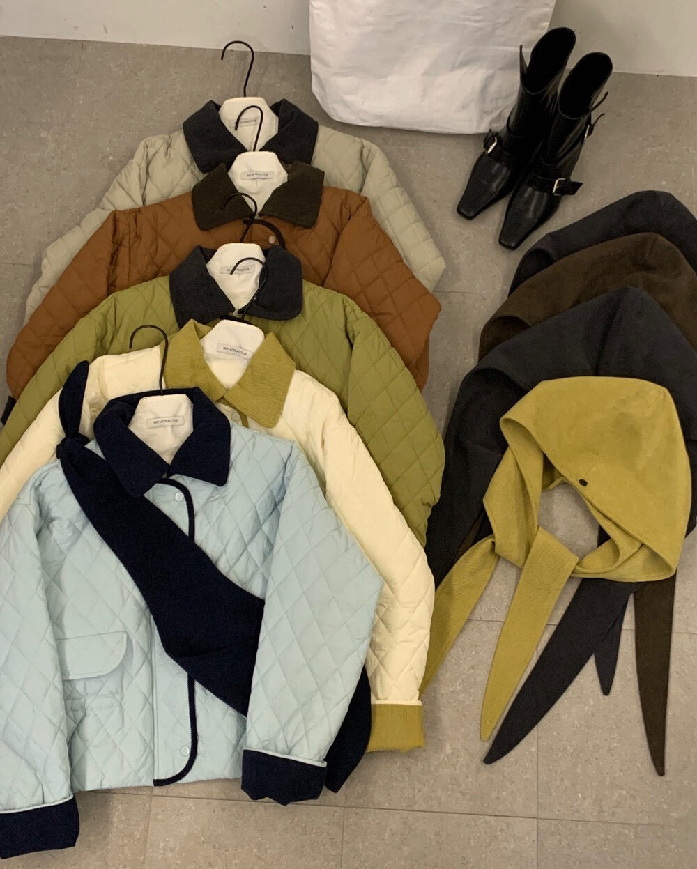 // 撞色包邊拼燈芯絨領可束腰菱格夾棉短外套(帽子可拆)