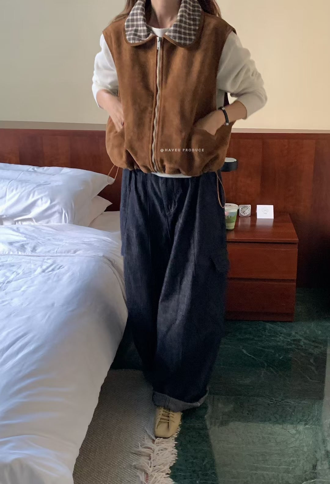 // 麂皮絨拼弧邊格仔圓領背心外套