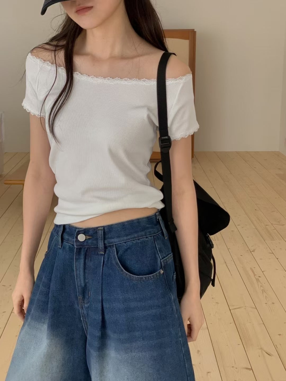 // lace邊可一字領兩穿TEE