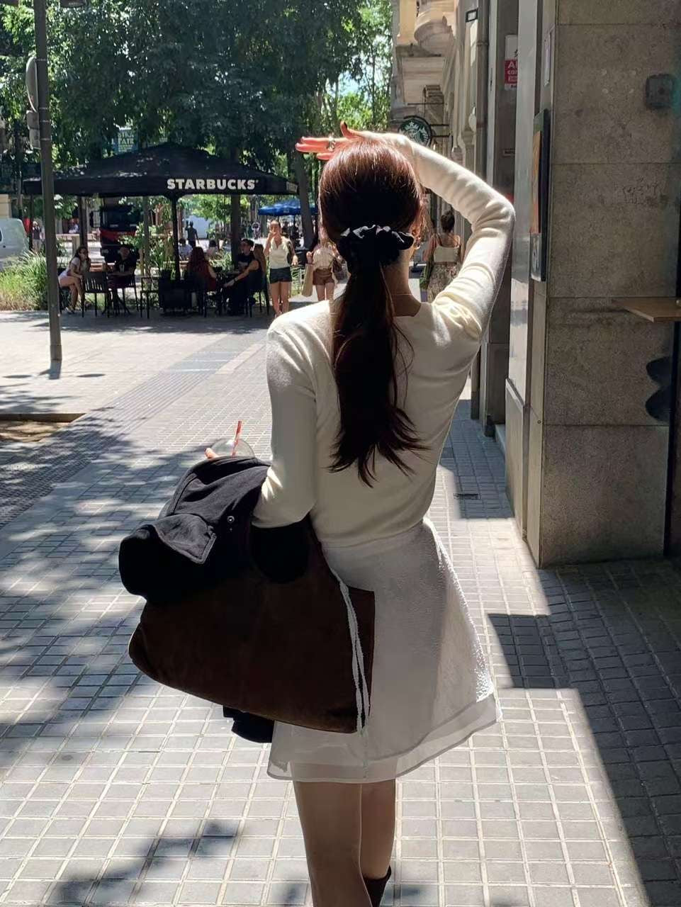 // 基本款圓領薄針織上衣