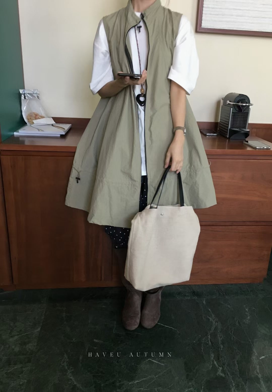 // 山系女孩可調節領口抽繩下擺背心外套