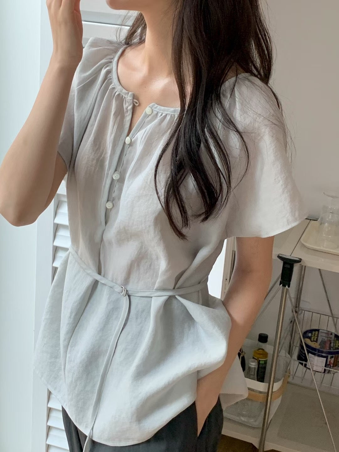 // silky質感鈕扣圓領飛飛袖BL