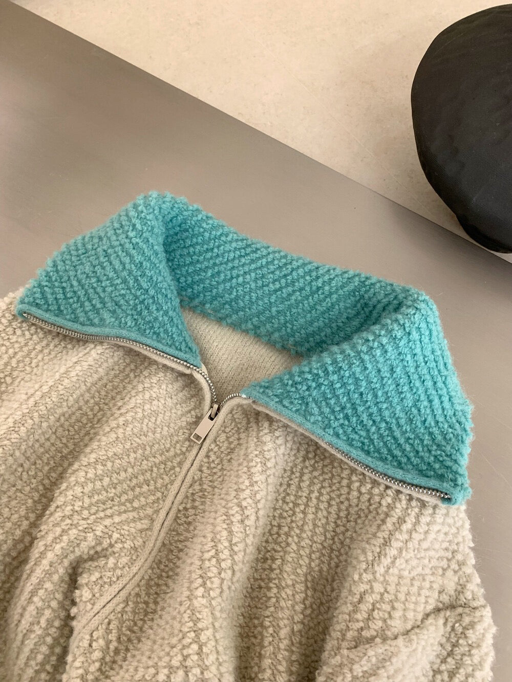 // 撞色翻領圈圈毛感拉鍊CD