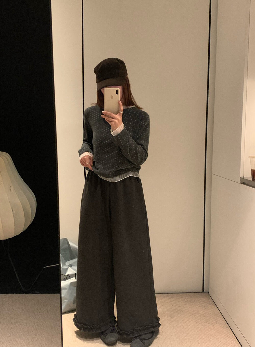 // 木耳邊花邊腳毛呢褲