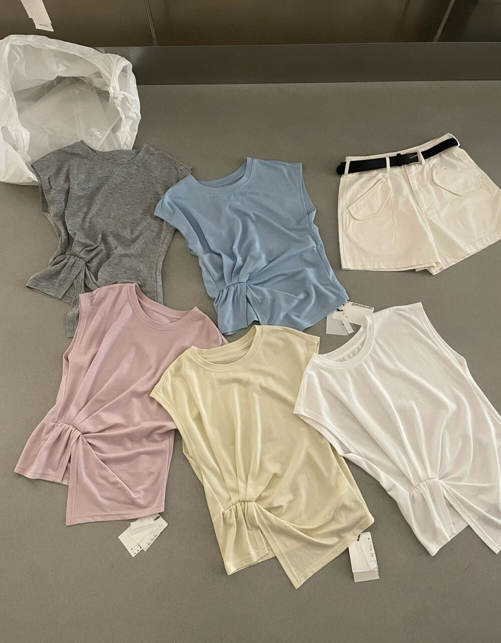 // 小飛袖不規則皺褶TEE