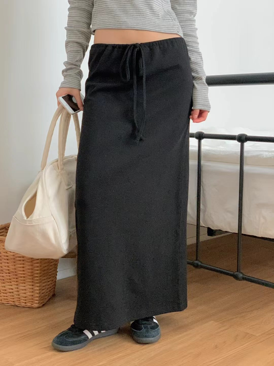 // 超彈性棉質綁帶腰後開叉中裙